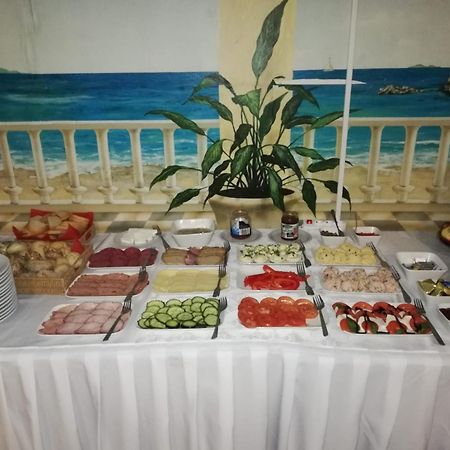 Hotel Dworek ヴロツワフ エクステリア 写真