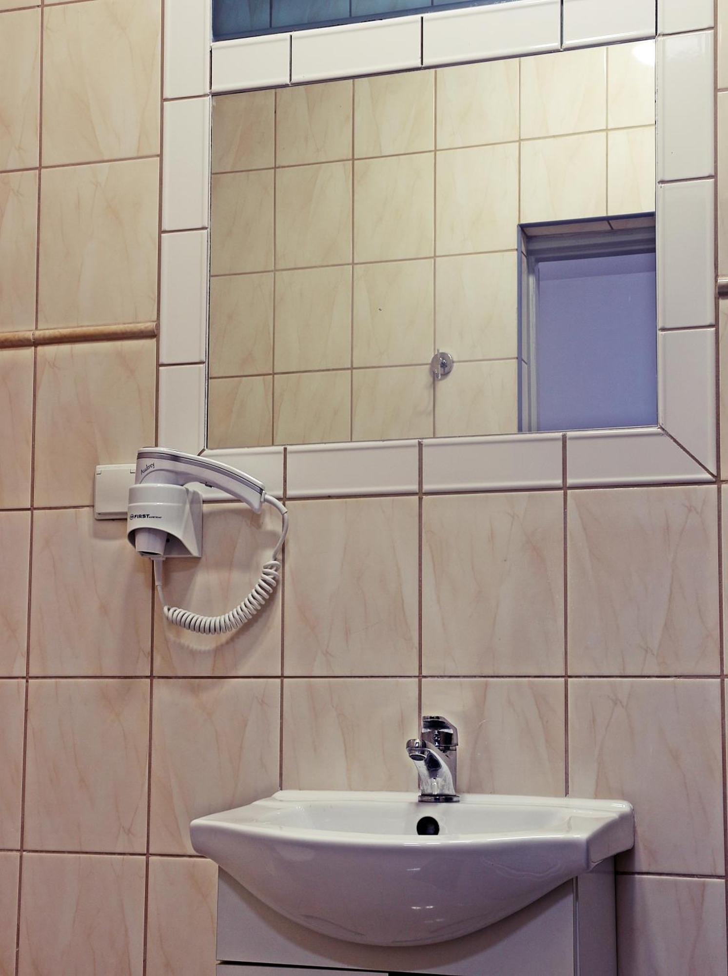 Hotel Dworek ヴロツワフ エクステリア 写真